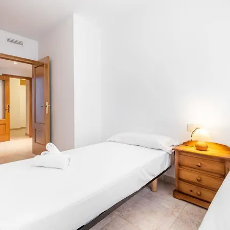 Apartment & Pool - Modern Flat Near The Port With Parking