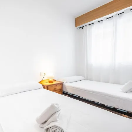 Apartment & Pool - Modern Flat Near The Port With Parking