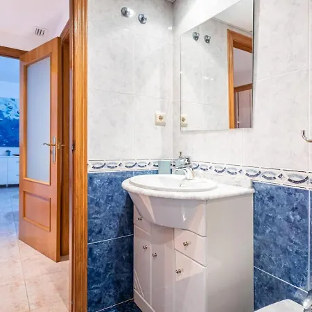 Apartment & Pool - Modern Flat Near The Port With Parking