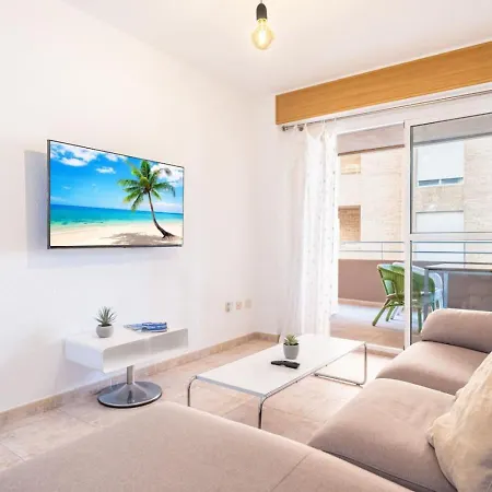& Pool - Modern Flat Near The Port With Parking Apartment
