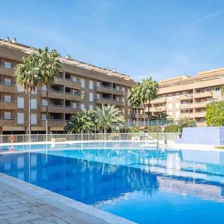 Apartment & Pool - Modern Flat Near The Port With Parking